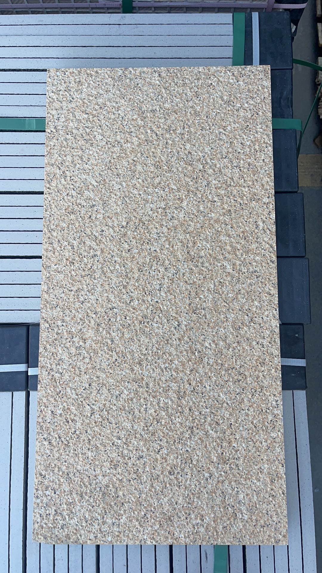 生態(tài)地鋪石廠家生產(chǎn)的人造地鋪石每平方售價(jià)查詢